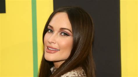 Kacey Musgraves Shares Swimsuit Photos From。